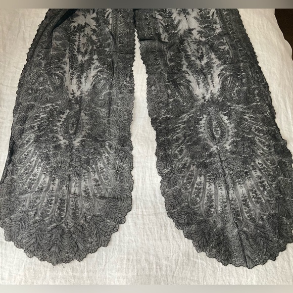 Antique Victorian large black lace stole wrap, antique textile, Mourning shawl - Picture 2 of 5